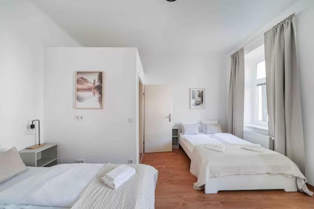 Apartments Next To Schoenbrunn - Free Parking !!! Viena Exterior foto